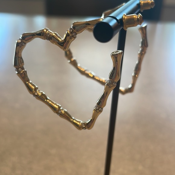 Lilly Pulitzer Gold Tone Bamboo Heart Hoop Earrings. - Picture 3 of 3